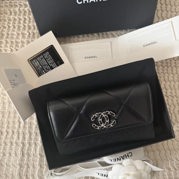 샤넬19 플랩 블랙 중지갑 미사용 새상품