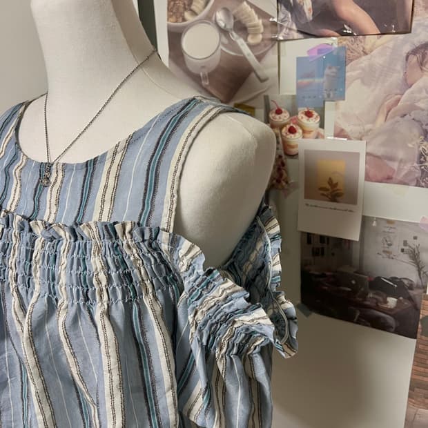 모리걸 스트라이프 하늘하늘 오프숄더 반팔 블라우스