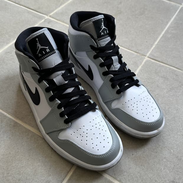 조던 1 미드 스모크 그레이