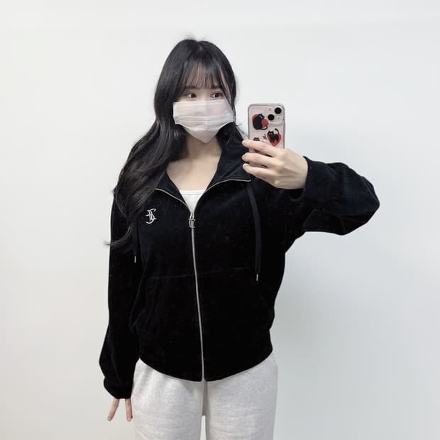 쥬시꾸띄르 벨루어 큐빅 후드집업 블랙