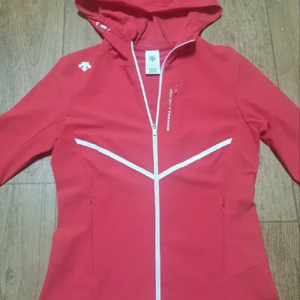 데상트 운동복 후드집업 85 사이즈입니다