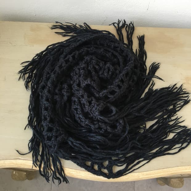 fringe point net knit scarf