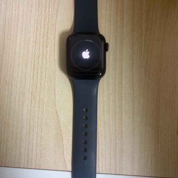 애플워치 se2 40mm 블랙 스트랩 (충전기 포함)