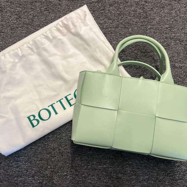 보테가베네타 미니 아르코 토트백 새제품