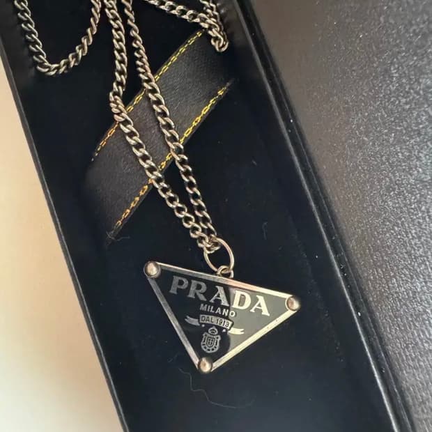 프라다 스말토 목걸이