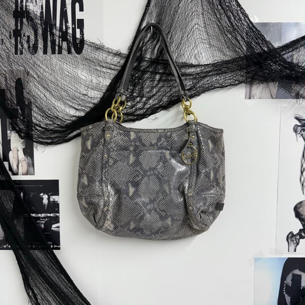 Coach 00s chain leather bag