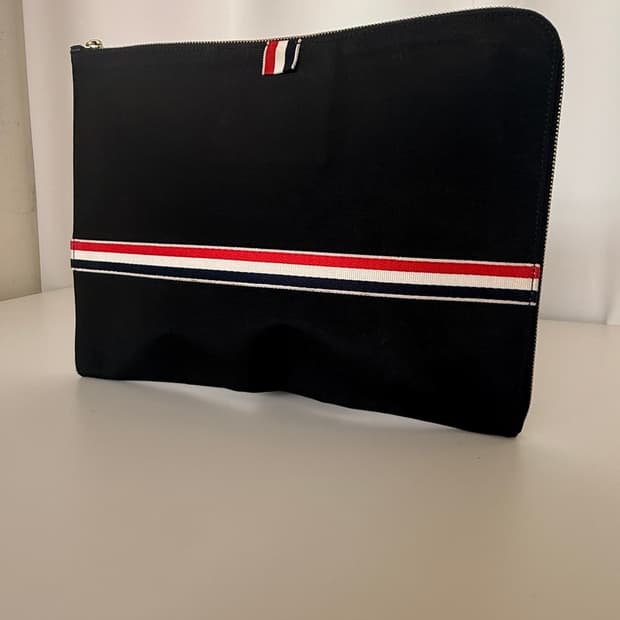 톰브라운 (Thom Browne) 클러치 라지 정품
