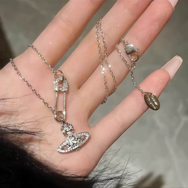 비비안웨스트우드 루크리스 목걸이