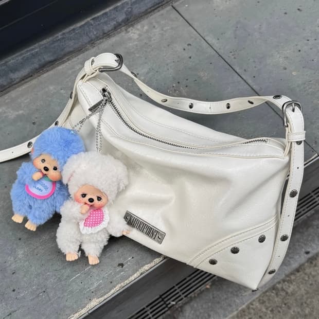 카키포인트 스터드 숄더백 아이보리