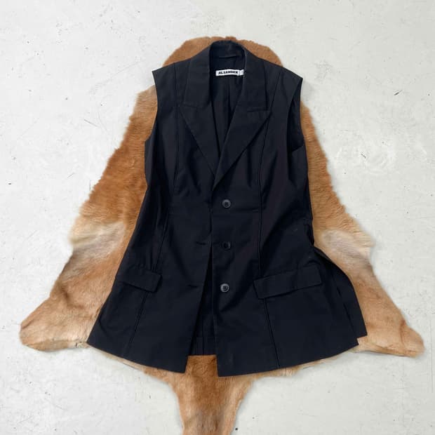 질샌더 슬리브리스 베스트 톱 