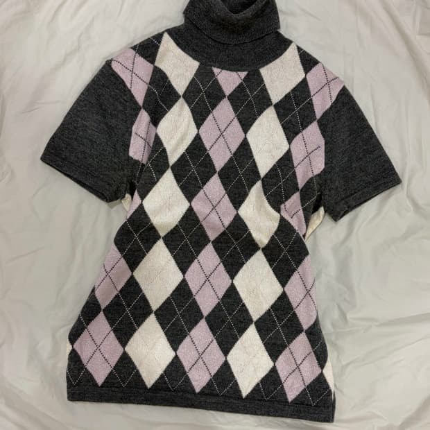 일본 로걀탑 대장템 핑크 아가일 반폴라 니트