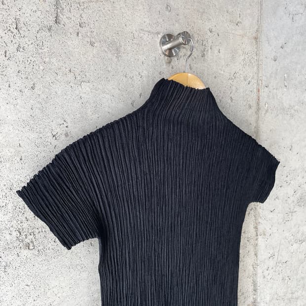 Hiroko Bis 히로코비스 플리츠 탑 블랙