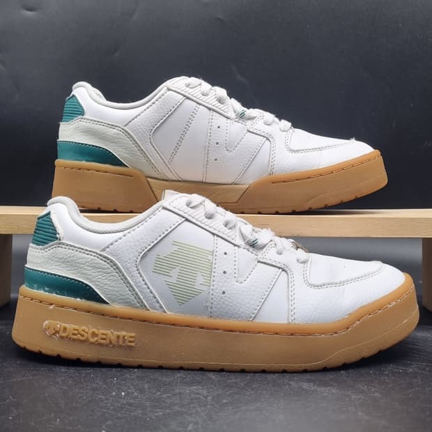 데상트 스니커즈245