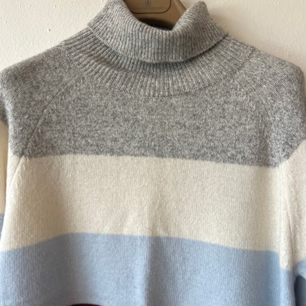 손정완 여성 스트라이프 터틀넥니트 울캐시미어니트