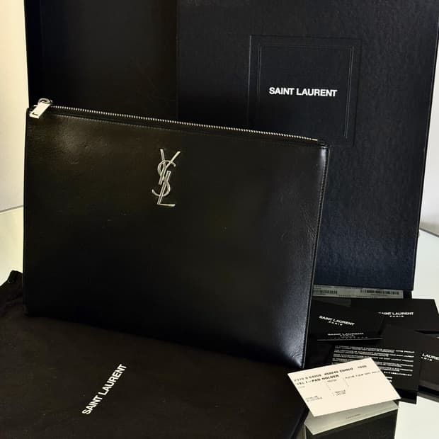 [풀구성] 입생로랑 카프스킨 미디움 클러치 블랙 실버