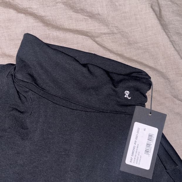 라프시몬스 r로고 목폴라 하이넥 슬리브 니트 xl사이즈