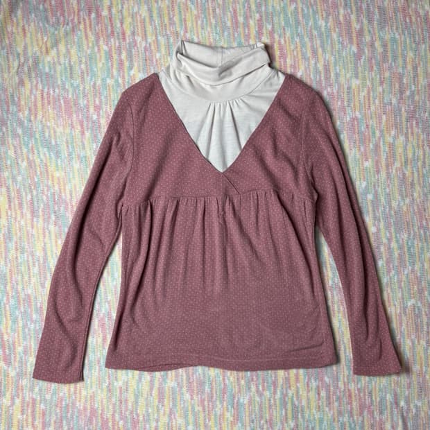 핑크 도트 목폴라 티셔츠