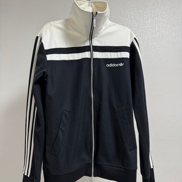 아디다스 블랙/화이트 삼선 트랙탑 100