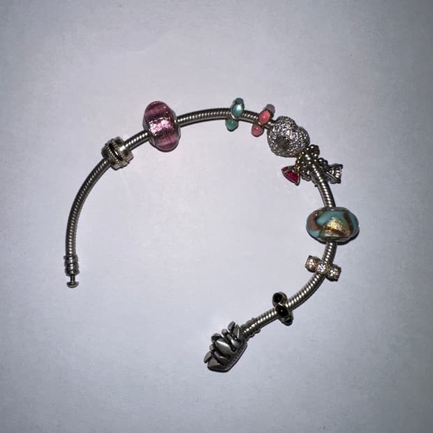 제이에스티나 팔찌 판매합니다