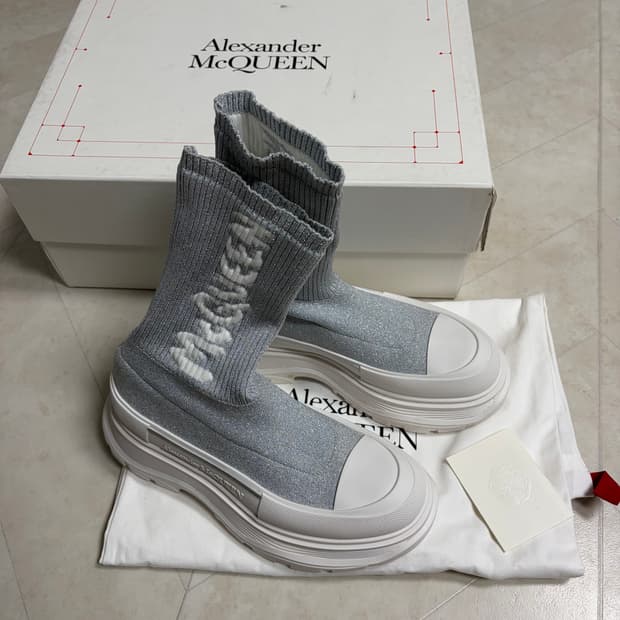 새상품(230)알렉산더맥퀸 그래피티 니트 트레드 슬릭 부츠 실버