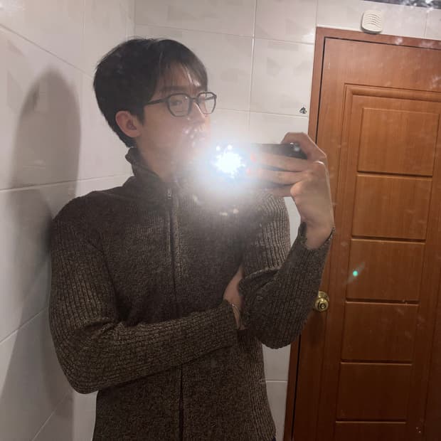 Dolce & Gabbana 메탈 플레이트 하이넥 니트집업