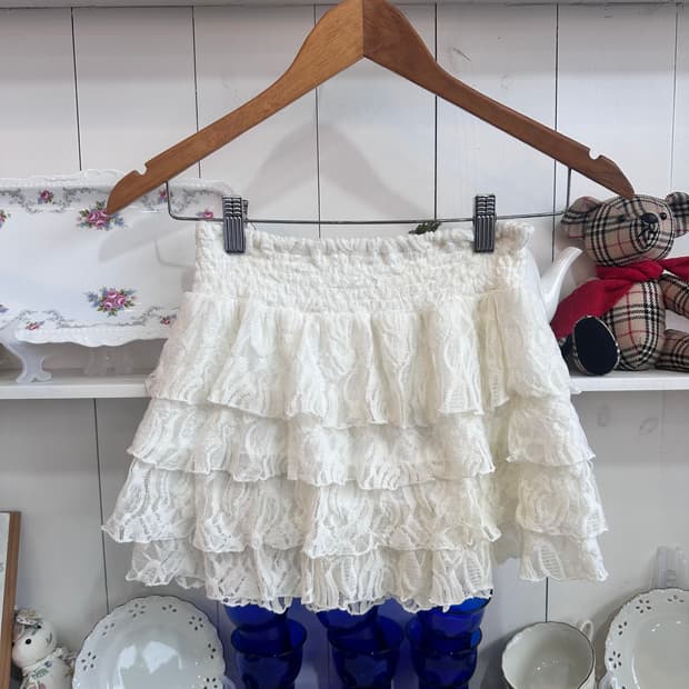 화이트 레이스 프릴 미니 스커트