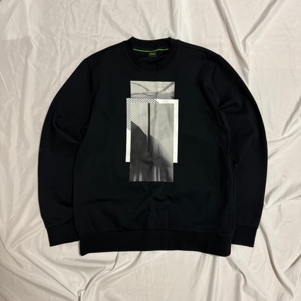 [L] 보스 블랙 프린팅 맨투맨