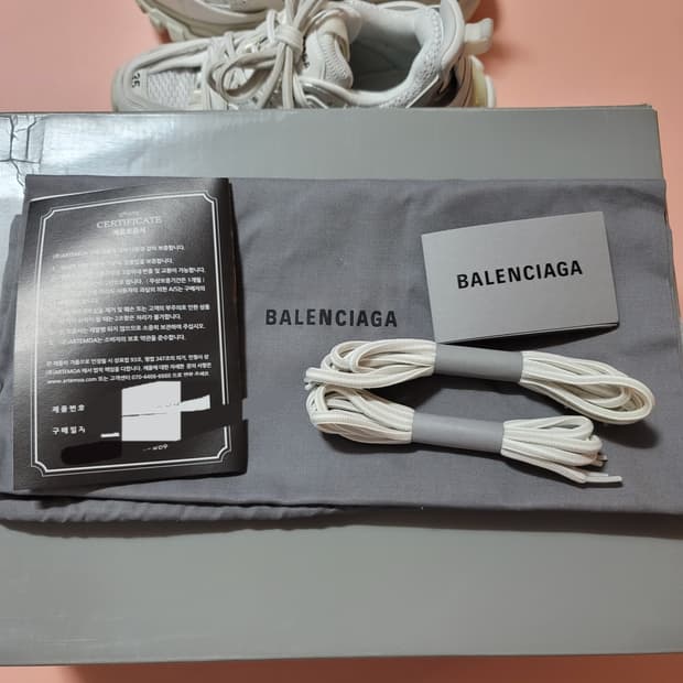 발렌시아가 트랙 화이트 35사이즈