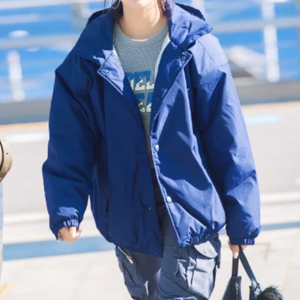 뉴진스 민지 나이키 솔로 스우시 푸퍼 재킷 