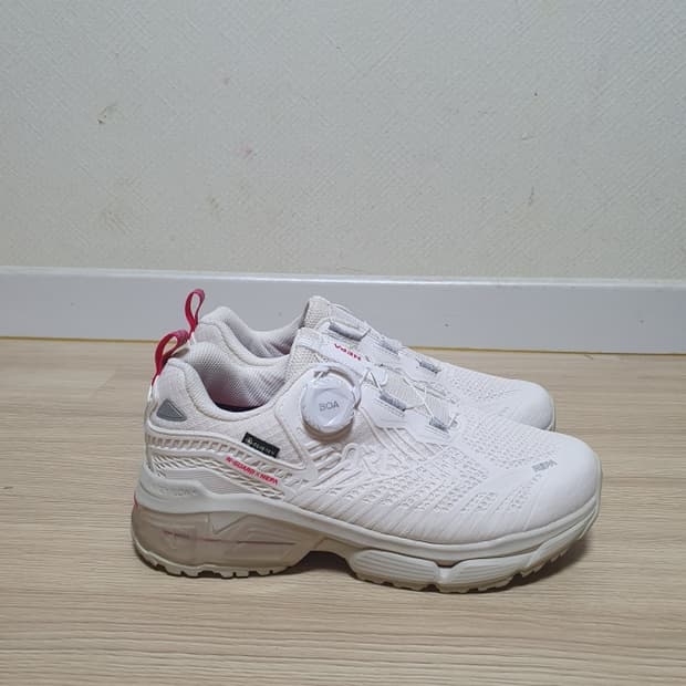 네파 고어텍스 여성 트레킹화 250