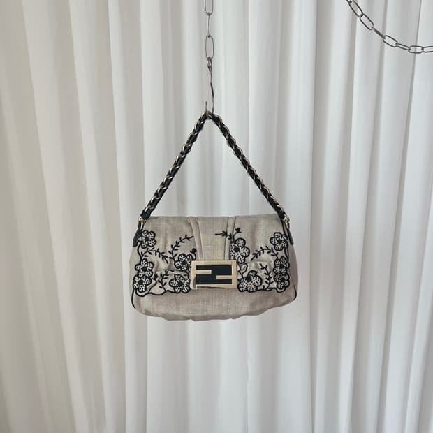 펜디 플로럴 자수 린넨 바게트백