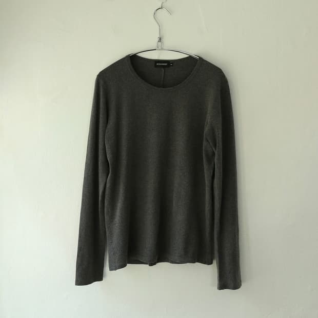 어태치먼트 롱슬리브 니트