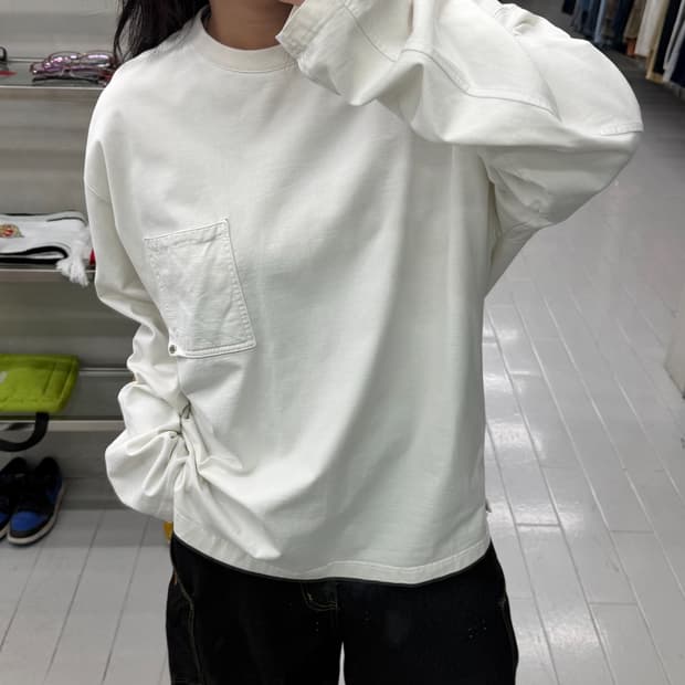 솔리드옴므 세미오버핏 원포켓 롱슬리브 긴팔 티셔츠
