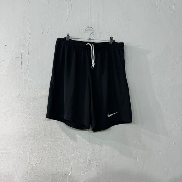 나이키 드라이핏 반바지 L