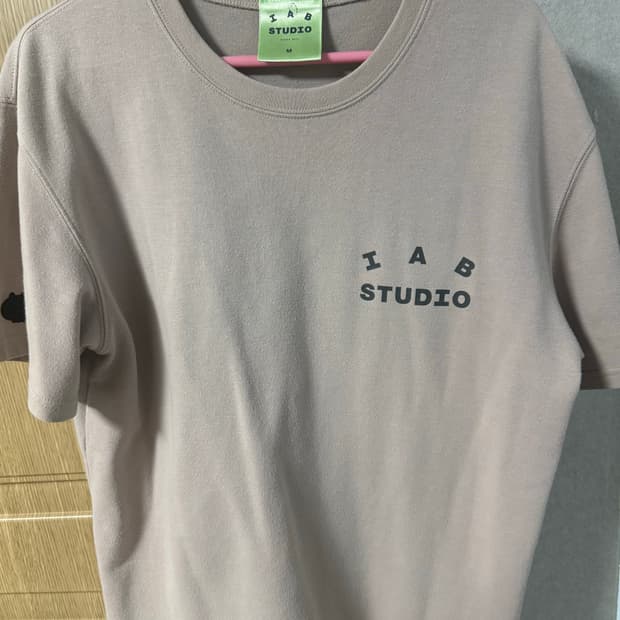 아이앱 니니즈 반팔 m사이즈 판매합니다