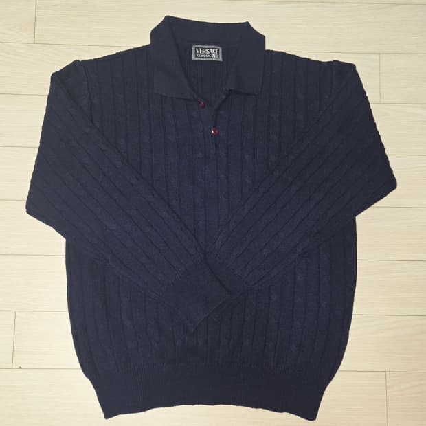 베르사체 클래식 V2 케이블 폴로 니트