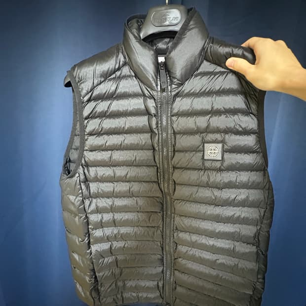 스톤아일랜드 패커블 룸 우븐 챔버 리나일론 다운tc 베스트