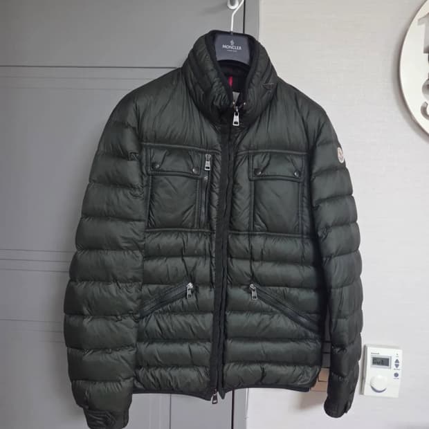 몽클레어 다크 그린 경량 패딩