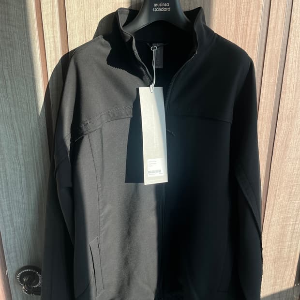 새상품(L)언어펙티드 로우 엣지컷 트랙자켓 블랙