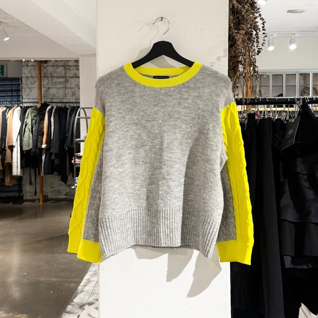 아르마니 익스체인지 그레이 네온 옐로우 투톤 케이블 스웨터