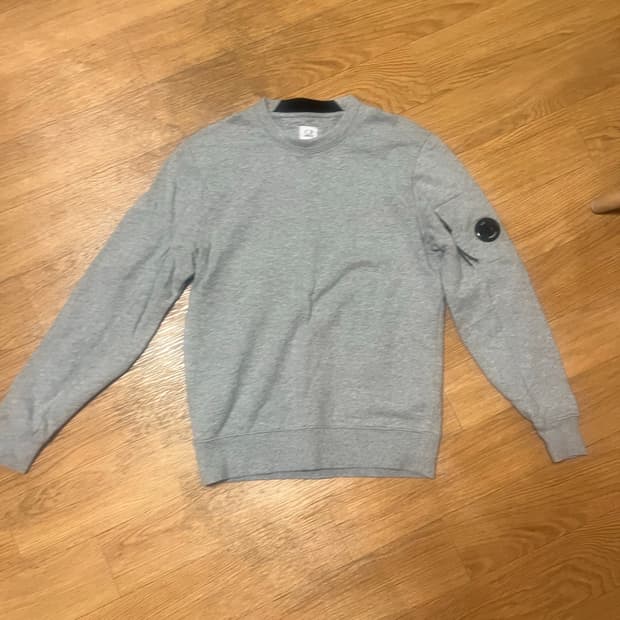 CP컴퍼니 렌즈 맨투맨 그레이