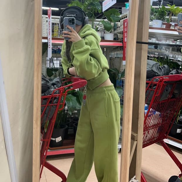 [미사용] 파르티멘토우먼 스웻팬츠 S 그린  + 핫핑크 기모 크롭후드집업