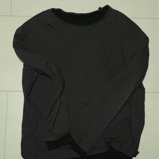 해칭룸 Two Face Tee chacoal/black