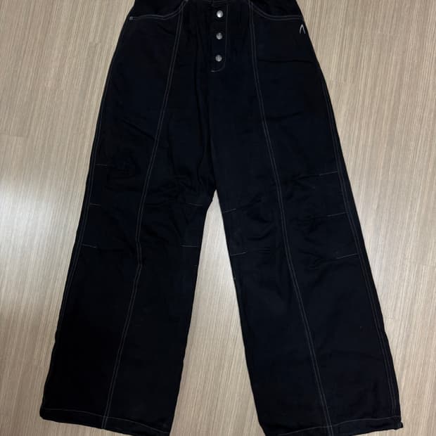 아캄 Knee Pin-tuck Studded Cotton Pants