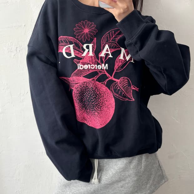 Mardi Mercredi 마르디 메르크디 네이비컬러 플라워로고 맨투맨