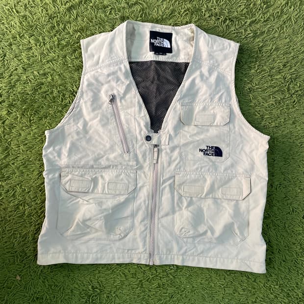 노스페이스 미들로고 조끼