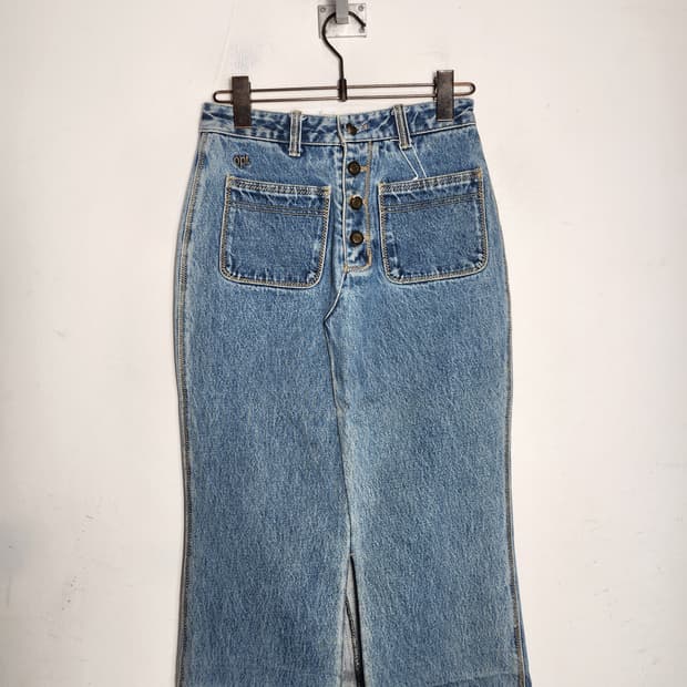 OPT 버튼 플라이 데님 스커트