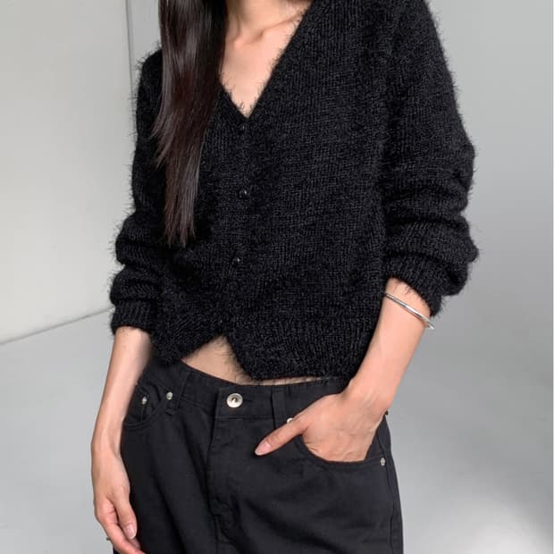 브이넥 검정 가디건