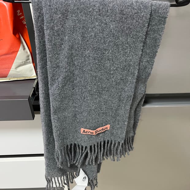 아크네스튜디오 머플러 