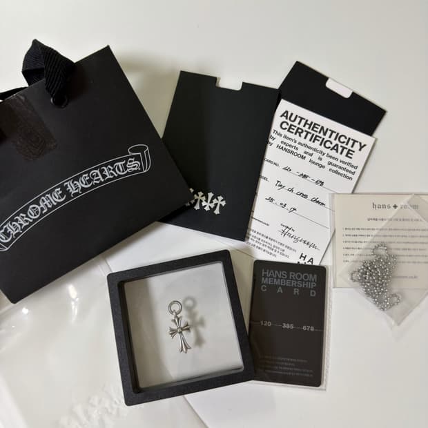 크롬하츠 타이니 크로스 참 